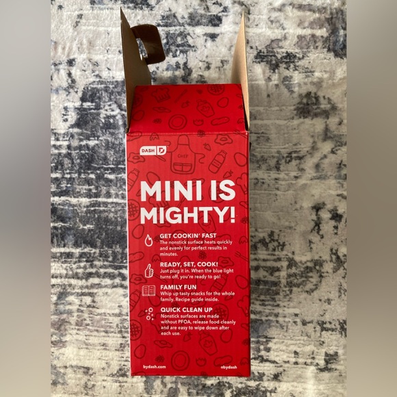 Dash Mini Waffle Maker 🧇 - Picture 6 of 7